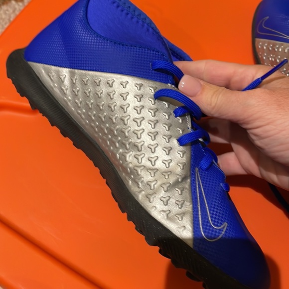 NWoT youth 6 Nike Phantom VSN turf cleats - Picture 8 of 9